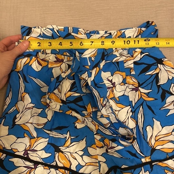 J.O.A. Just One Answear floral top and short. Size XS. New - Picture 5 of 11